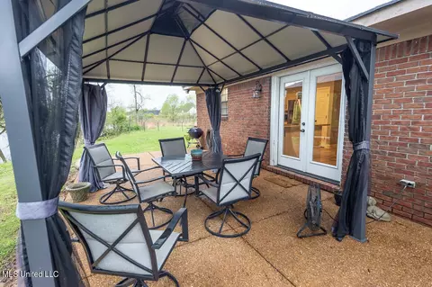 Exterior - 7465 Allison Rd, Olive Branch, MS 38654 photo 8 of 12