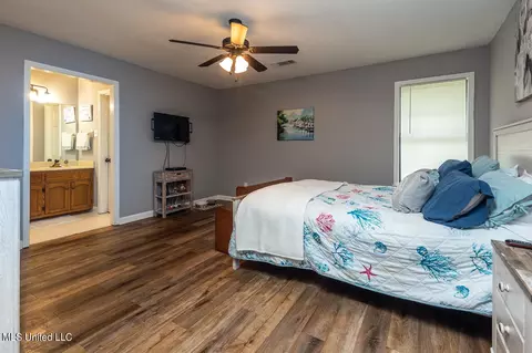 Bedroom - 7465 Allison Rd, Olive Branch, MS 38654 photo 2 of 4