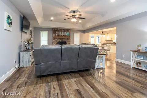 Dining - 7465 Allison Rd, Olive Branch, MS 38654 photo 1 of 2
