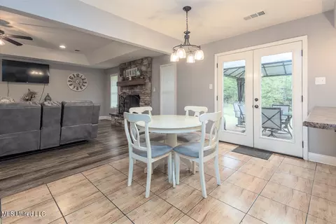 Dining - 7465 Allison Rd, Olive Branch, MS 38654 photo 2 of 2