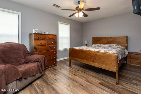Bedroom - 7465 Allison Rd, Olive Branch, MS 38654 photo 3 of 4