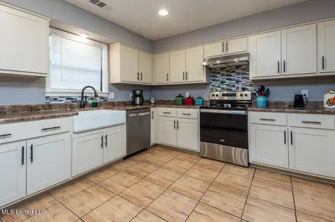 Kitchen - 7465 Allison Rd, Olive Branch, MS 38654 photo 3 of 5