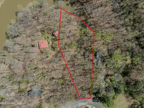 8948 E Thunderbird Dr, Hernando, MS 38632