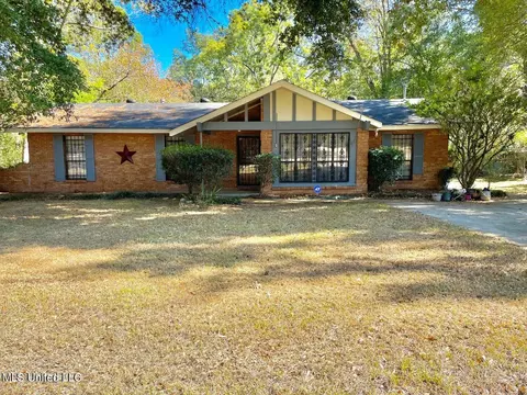 124 Clinton Cir, Jackson, MS 39209