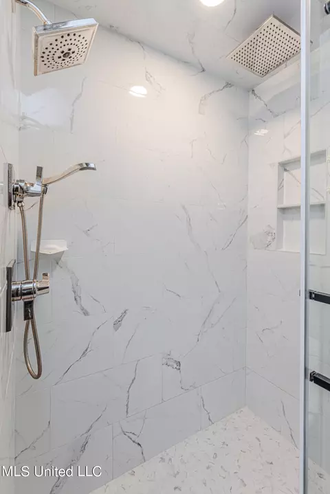 Bath - 170 Sumac Dr, Madison, MS 39110 photo 2 of 6