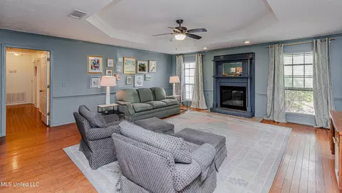 Living - 170 Sumac Dr, Madison, MS 39110 photo 2 of 5