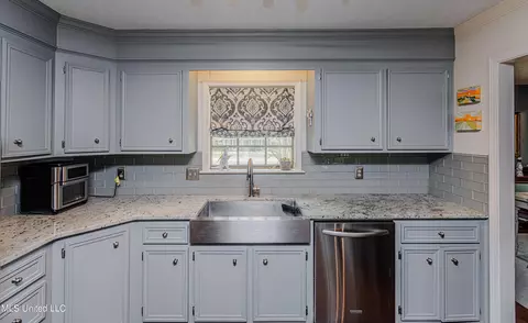 Kitchen - 170 Sumac Dr, Madison, MS 39110 photo 2 of 5
