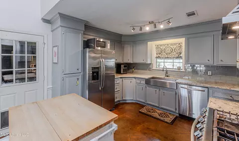 Kitchen - 170 Sumac Dr, Madison, MS 39110 photo 3 of 5