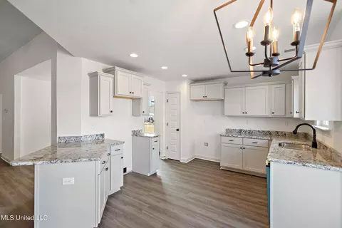 Kitchen - 2452 Dela Dr, Southaven, MS 38672 photo 3 of 3