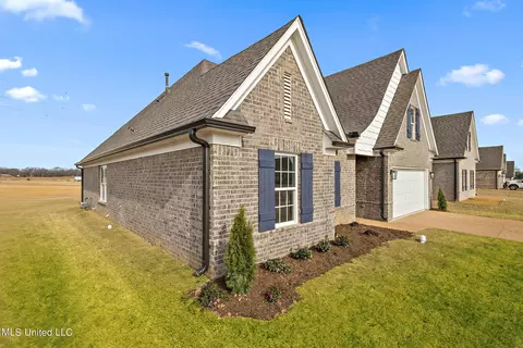Exterior - 2452 Dela Dr, Southaven, MS 38672 photo 2 of 4
