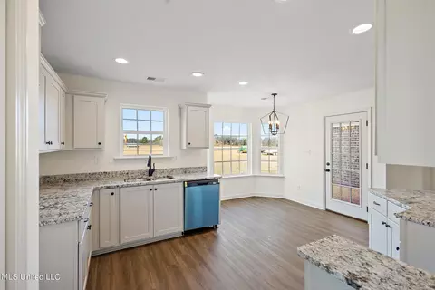 Kitchen - 2452 Dela Dr, Southaven, MS 38672 photo 2 of 3