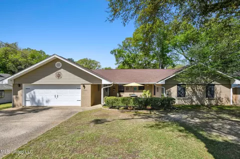 6627 Golf Club Dr, Diamondhead, MS 39525