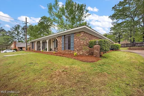 Exterior - 33 Sunline Dr, Brandon, MS 39042 photo 3 of 10