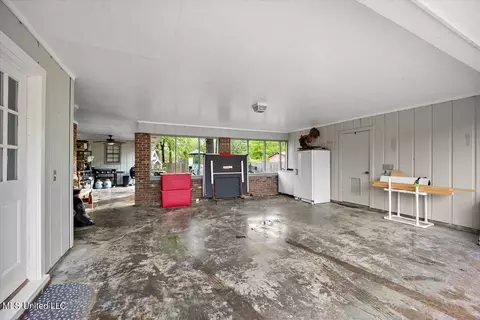 Exterior - 33 Sunline Dr, Brandon, MS 39042 photo 5 of 10