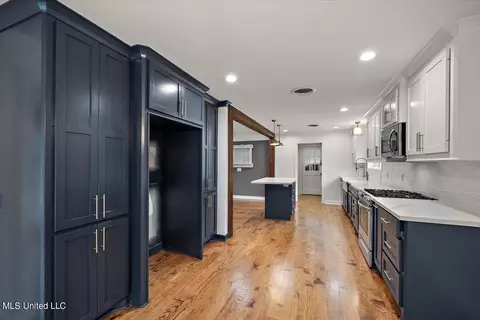 Kitchen - 33 Sunline Dr, Brandon, MS 39042 photo 4 of 6