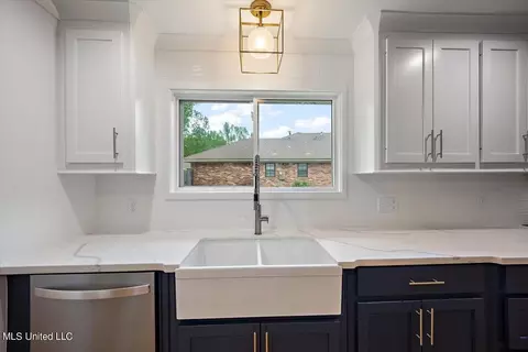 Kitchen - 33 Sunline Dr, Brandon, MS 39042 photo 6 of 6