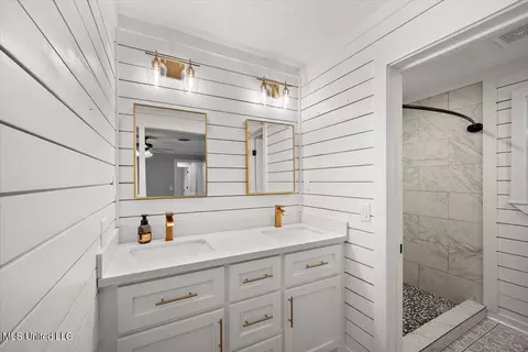 Bath - 33 Sunline Dr, Brandon, MS 39042 photo 1 of 5