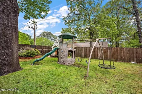 Exterior - 33 Sunline Dr, Brandon, MS 39042 photo 8 of 10