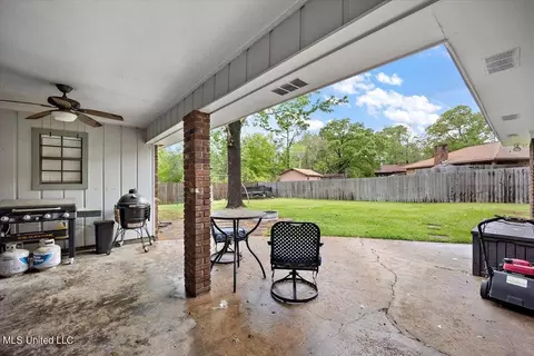 Exterior - 33 Sunline Dr, Brandon, MS 39042 photo 6 of 10