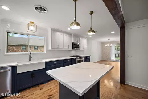 Kitchen - 33 Sunline Dr, Brandon, MS 39042 photo 3 of 6
