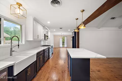 Kitchen - 33 Sunline Dr, Brandon, MS 39042 photo 2 of 6