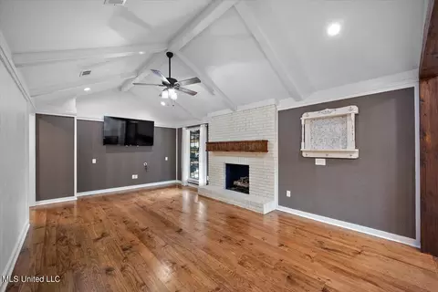 Living - 33 Sunline Dr, Brandon, MS 39042 photo 3 of 4