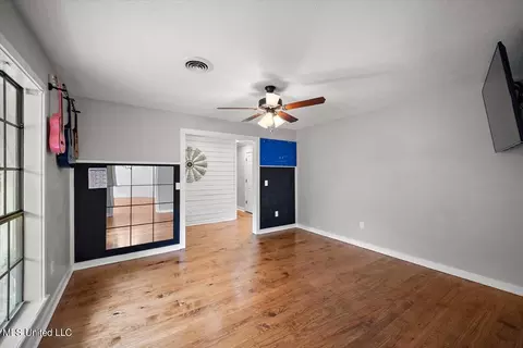 Living - 33 Sunline Dr, Brandon, MS 39042 photo 1 of 4
