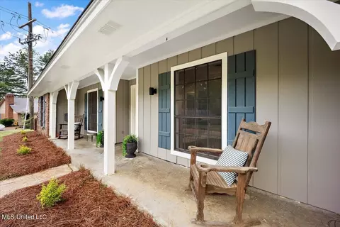 Exterior - 33 Sunline Dr, Brandon, MS 39042 photo 4 of 10