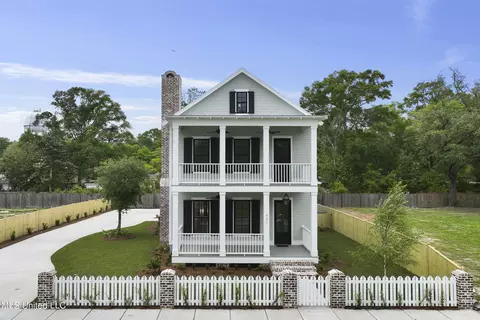 431 Bills Ave, Ocean Springs, MS 39564