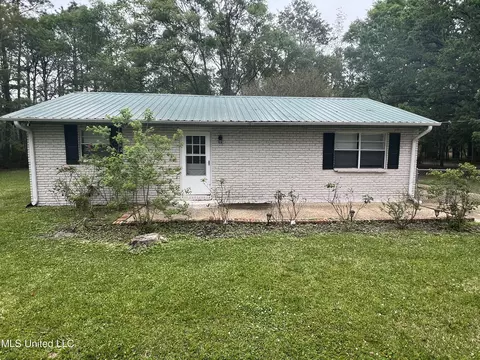 5543 Lexington St, Ocean Springs, MS 39564