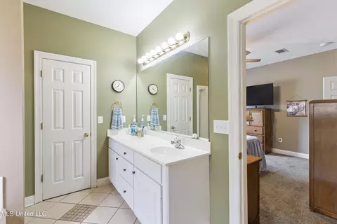 Bath - 115 Arrow Dr, Clinton, MS 39056 photo 1 of 3