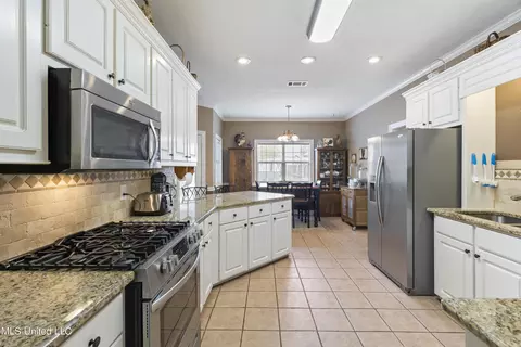 Kitchen - 115 Arrow Dr, Clinton, MS 39056 photo 3 of 4