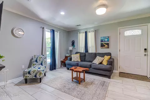 Living - 70 N Grace Rd, Wiggins, MS 39577 photo 3 of 5