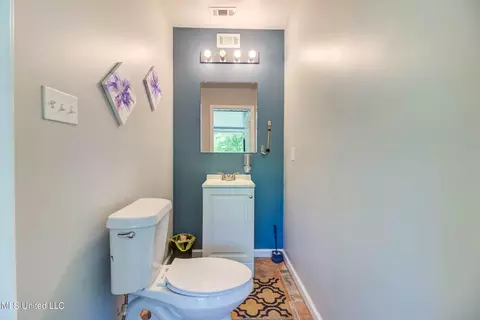 Bath - 70 N Grace Rd, Wiggins, MS 39577 photo 3 of 5