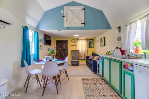 Dining - 70 N Grace Rd, Wiggins, MS 39577 photo 6 of 6