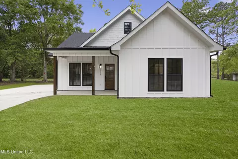 3116 Smith Dr, Gautier, MS 39553