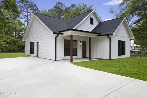 Exterior - 3116 Smith Dr, Gautier, MS 39553 photo 2 of 4