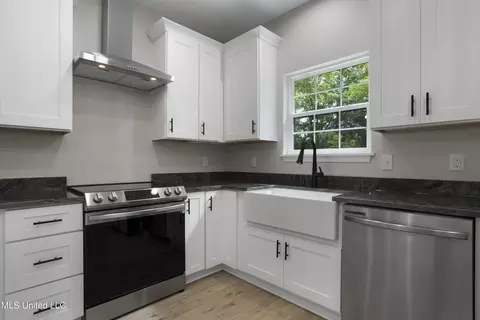 Kitchen - 3116 Smith Dr, Gautier, MS 39553 photo 3 of 5