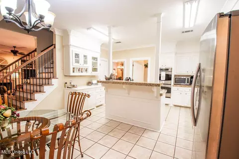 Kitchen - 111 Farrington Pl, Madison, MS 39110 photo 2 of 6