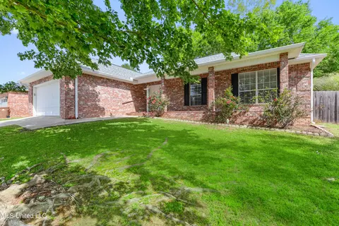 15067 S Shadow Creek Dr, Biloxi, MS 39532