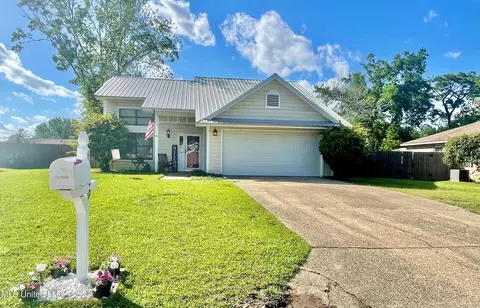 4909 Fordham Dr, Gautier, MS 39553