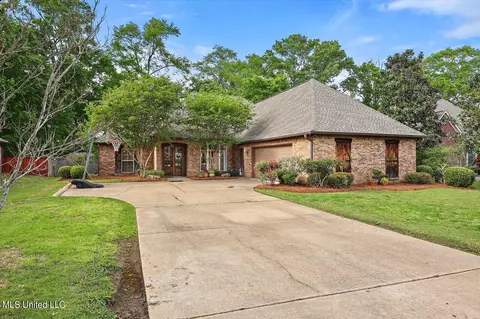 110 Bear Creek Ct, Canton, MS 39046