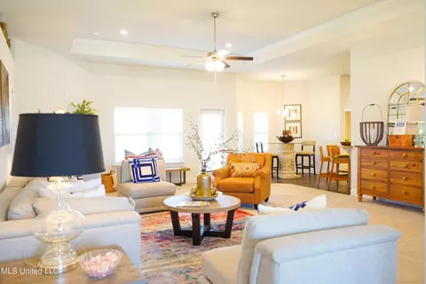 Living - 6211 Saphire Ln, Biloxi, MS 39532 photo 2 of 6