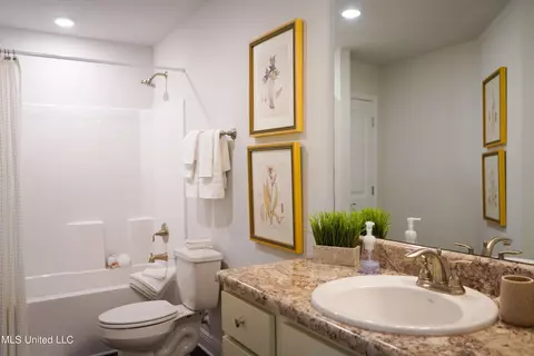 Bath - 6211 Saphire Ln, Biloxi, MS 39532 photo 3 of 4