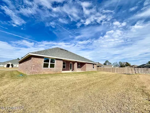 Exterior - 6211 Saphire Ln, Biloxi, MS 39532 photo 4 of 10