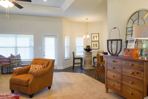 Living - 6211 Saphire Ln, Biloxi, MS 39532 photo 4 of 6