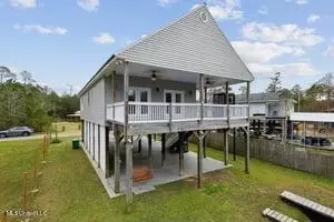 10023 Grissom St, Bay Saint Louis, MS 39520