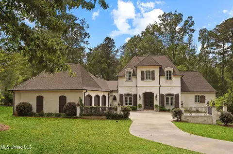 102 Cherry Laurel Ct, Ridgeland, MS 39157