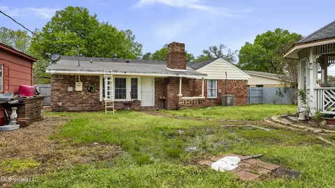 Exterior - 8362 Cedarcrest Dr, Southaven, MS 38671 photo 4 of 4