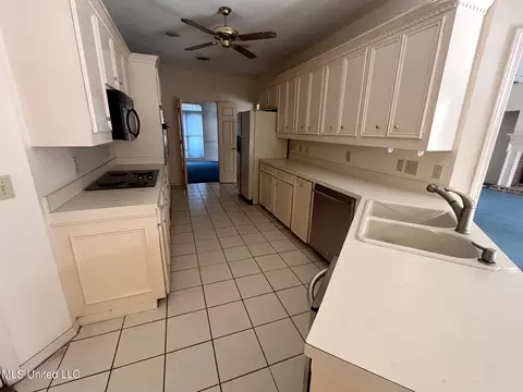 Kitchen - 101 Northpointe Pkwy, Jackson, MS 39211 photo 3 of 4